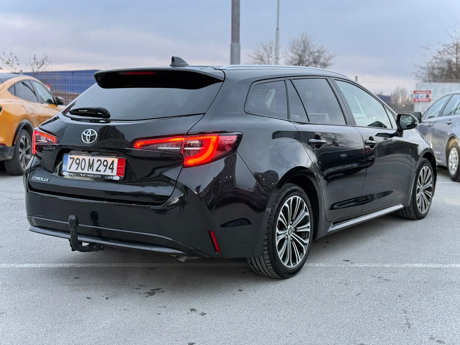 Toyota Corolla Executive Plus/ Автомобил върнат от лизинг - изображение 4
