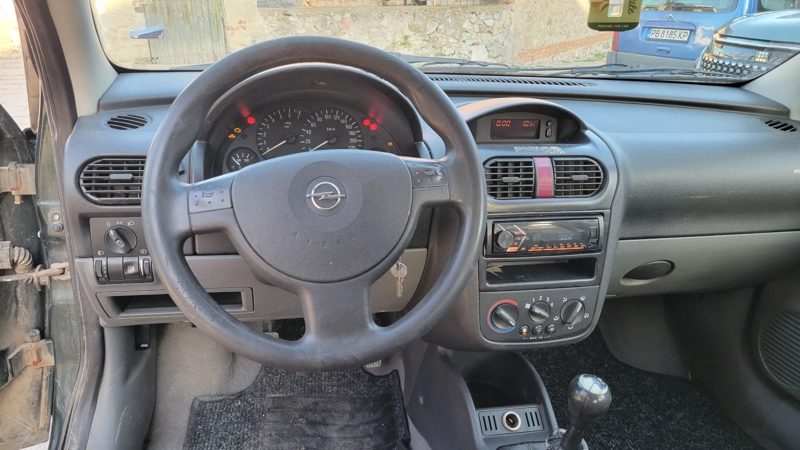 Opel Corsa 1000 кубика с газ и климатик., снимка 10 - Автомобили и джипове - 53839708