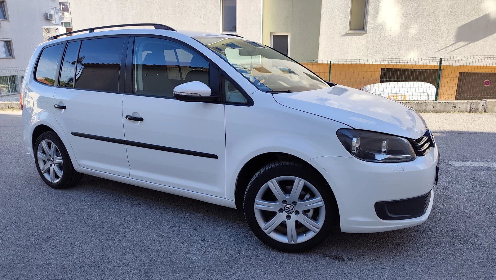 VW Touran 1.6, снимка 4 - Автомобили и джипове - 54728938
