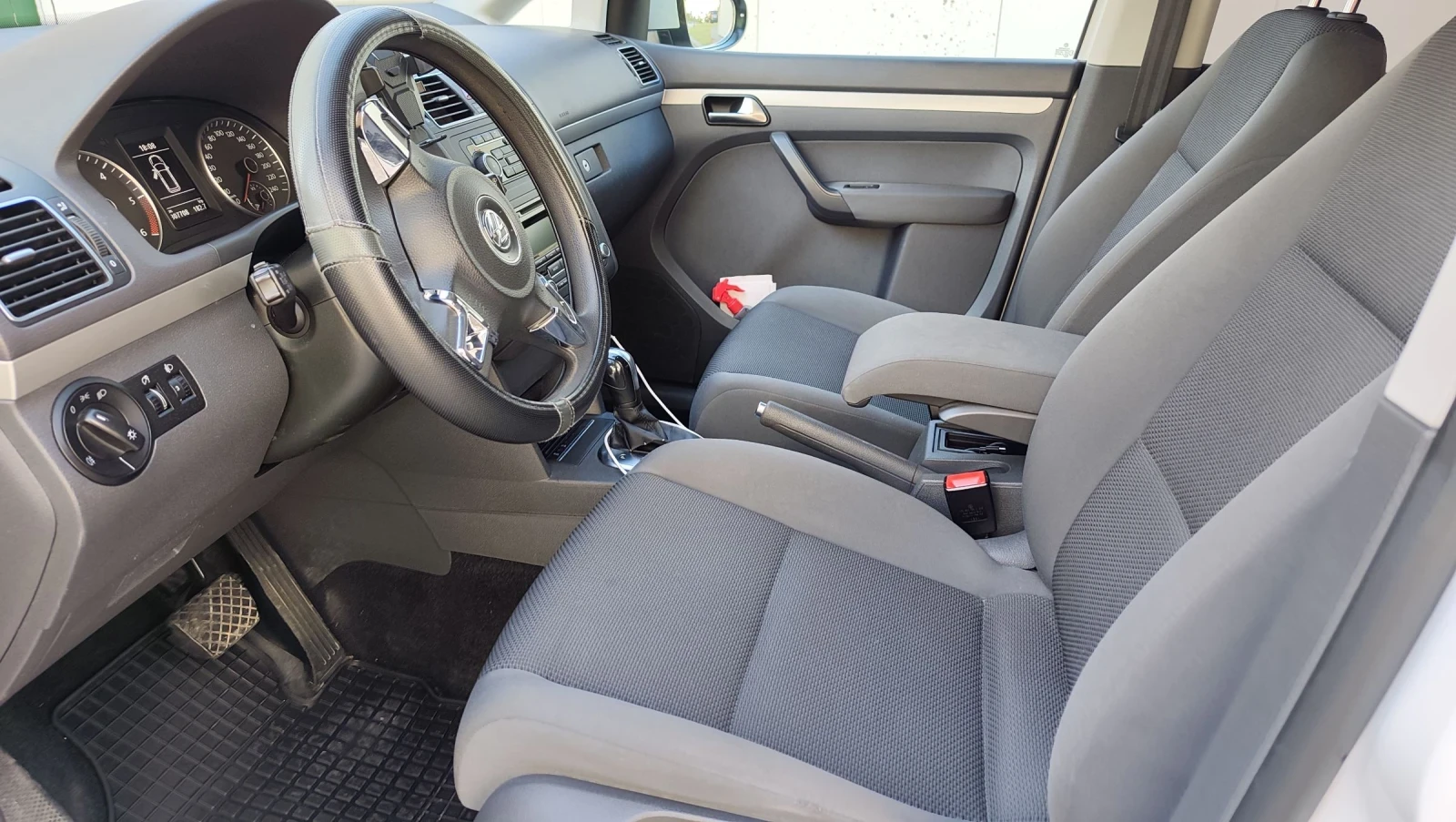 VW Touran 1.6, снимка 6 - Автомобили и джипове - 54728938