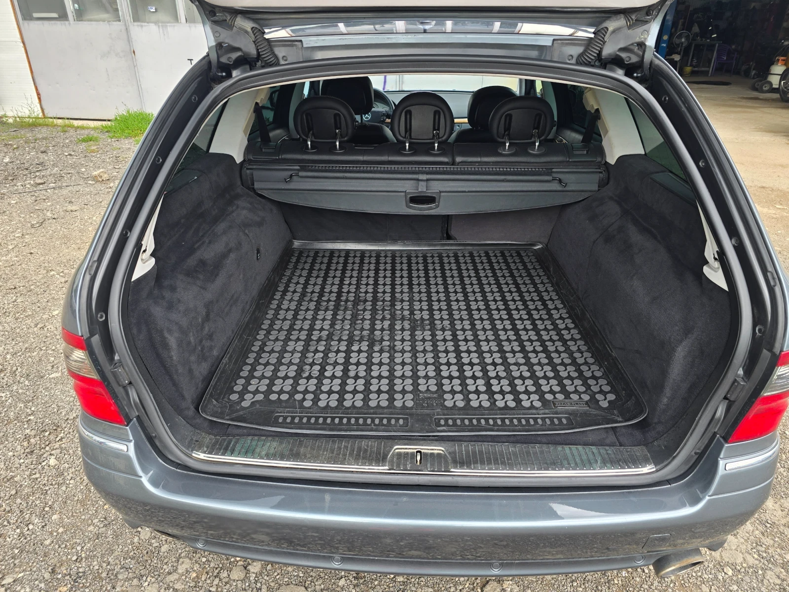 Mercedes-Benz E 320, снимка 13 - Автомобили и джипове - 54739128