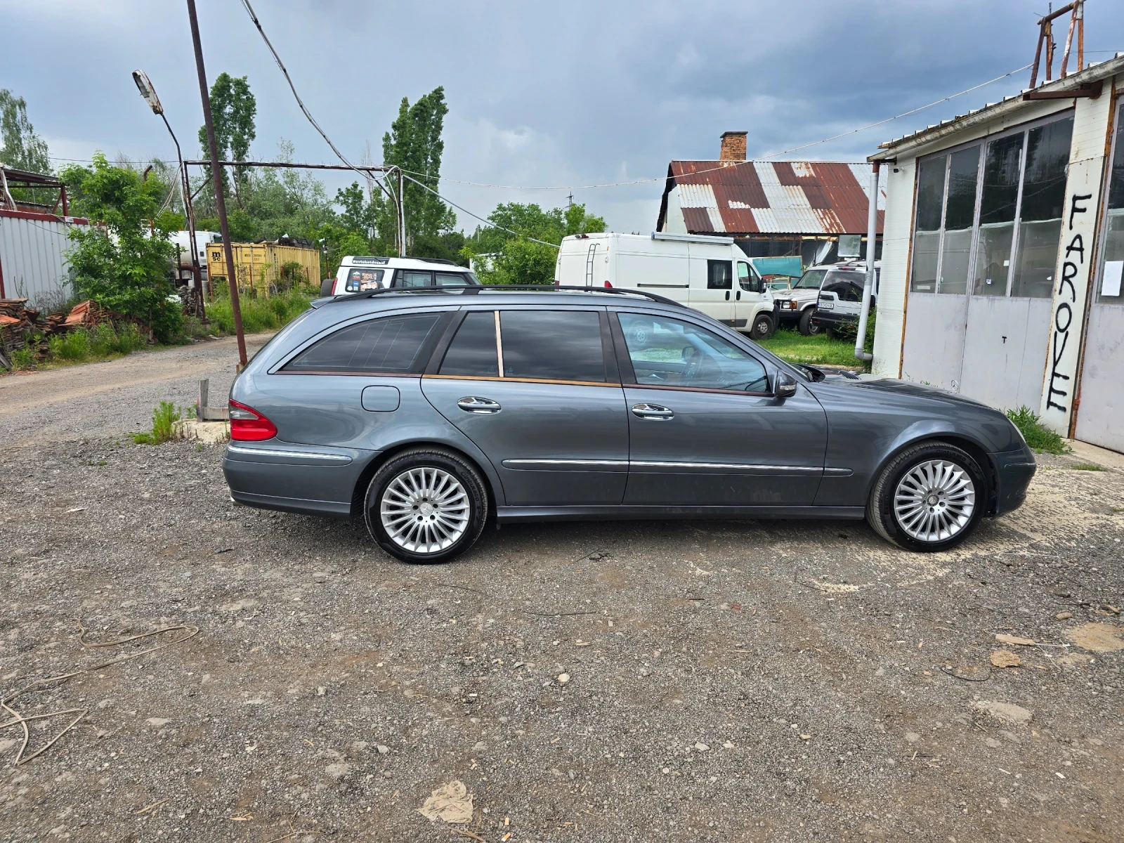 Mercedes-Benz E 320, снимка 15 - Автомобили и джипове - 54739128