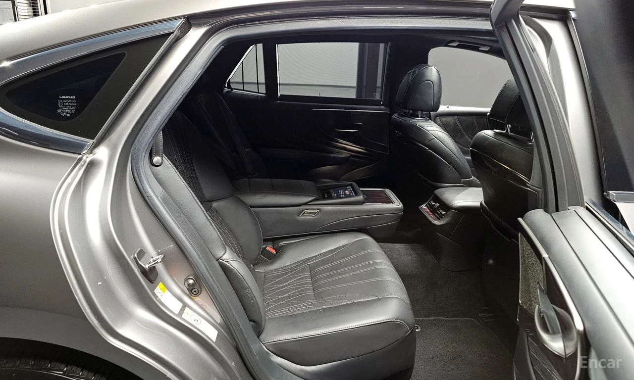 Lexus LS 500 5th GEN* 3.5* LUXURARY* AWD* ПОДГРЕВ* ОБДУХВАНЕ* , снимка 12 - Автомобили и джипове - 54781592
