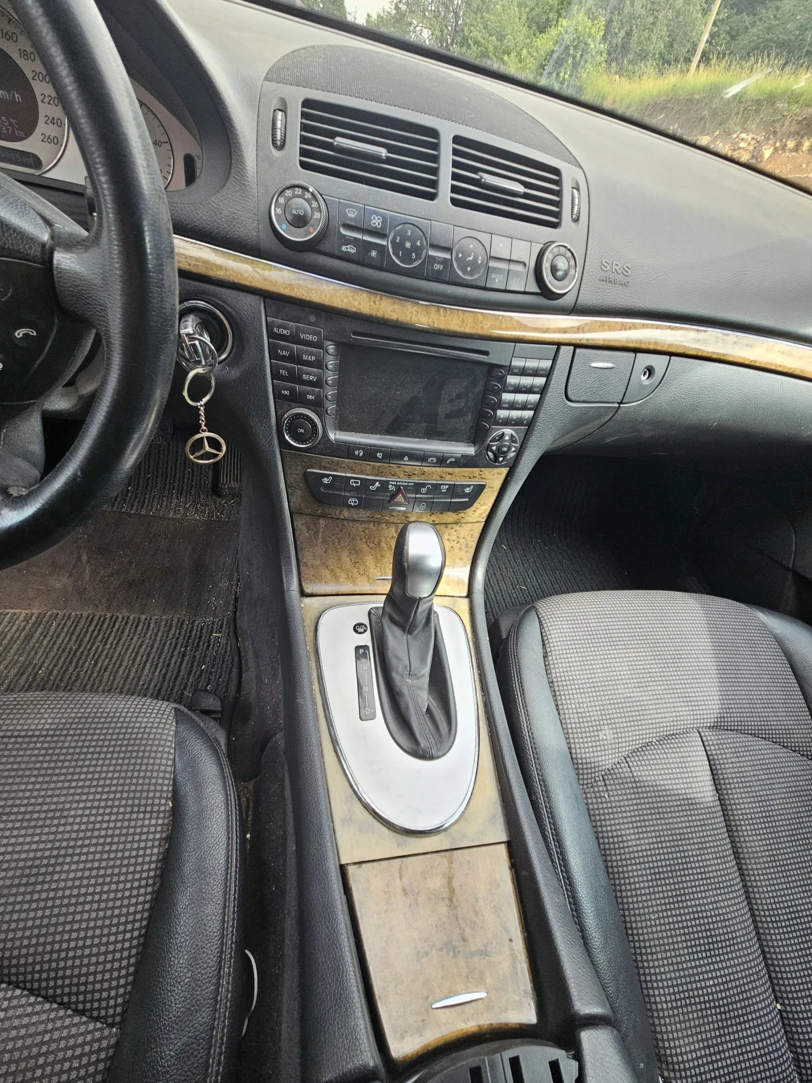 Mercedes-Benz E 320 CDI V6 7G tronic , снимка 7 - Автомобили и джипове - 55040292