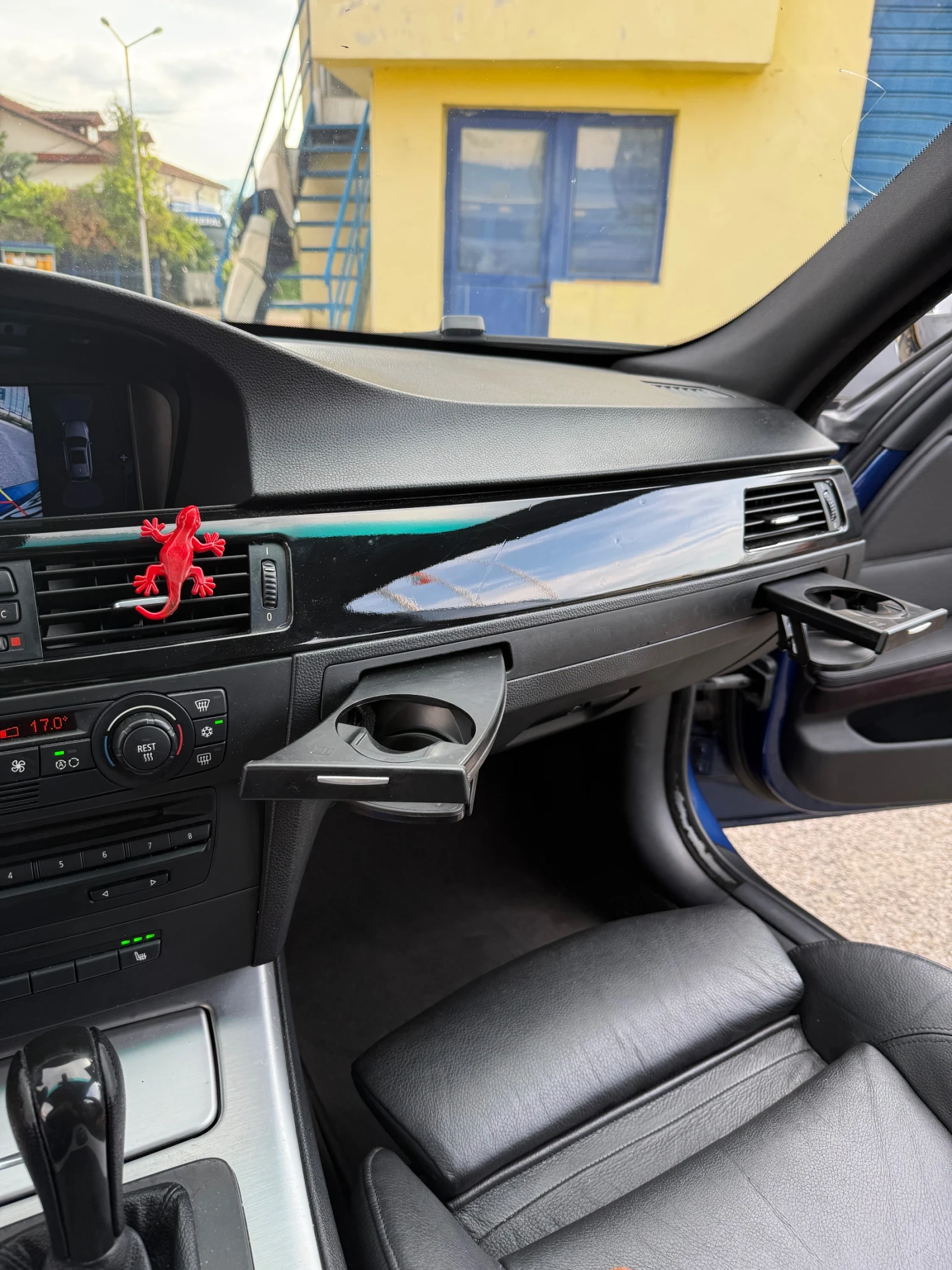 BMW 330, снимка 8 - Автомобили и джипове - 55063549