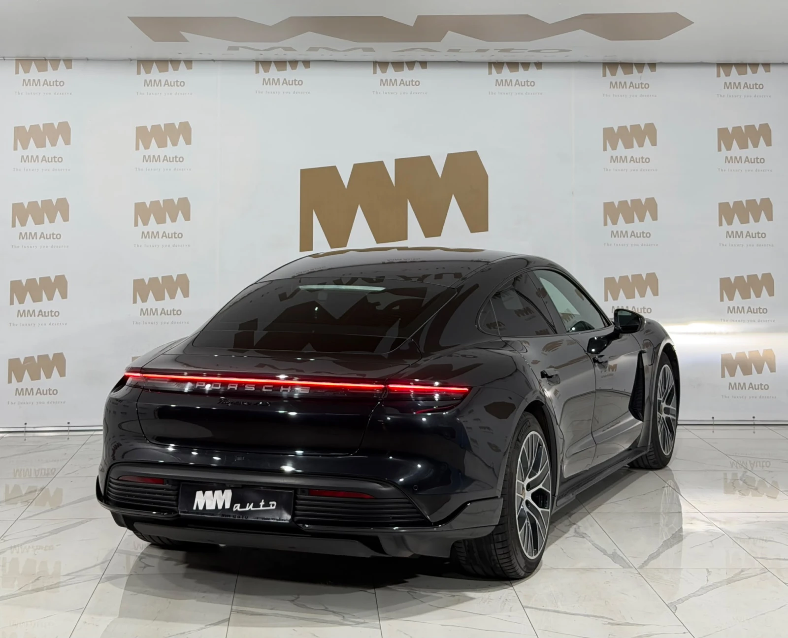 Porsche Taycan 4S PerformancePlus* 360* Pano* Lift* BOSE* Chrono, снимка 3 - Автомобили и джипове - 55360733