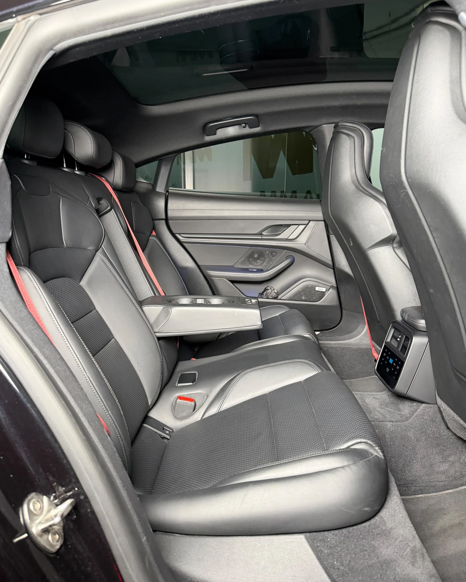 Porsche Taycan 4S PerformancePlus* 360* Pano* Lift* BOSE* Chrono, снимка 13 - Автомобили и джипове - 55360733