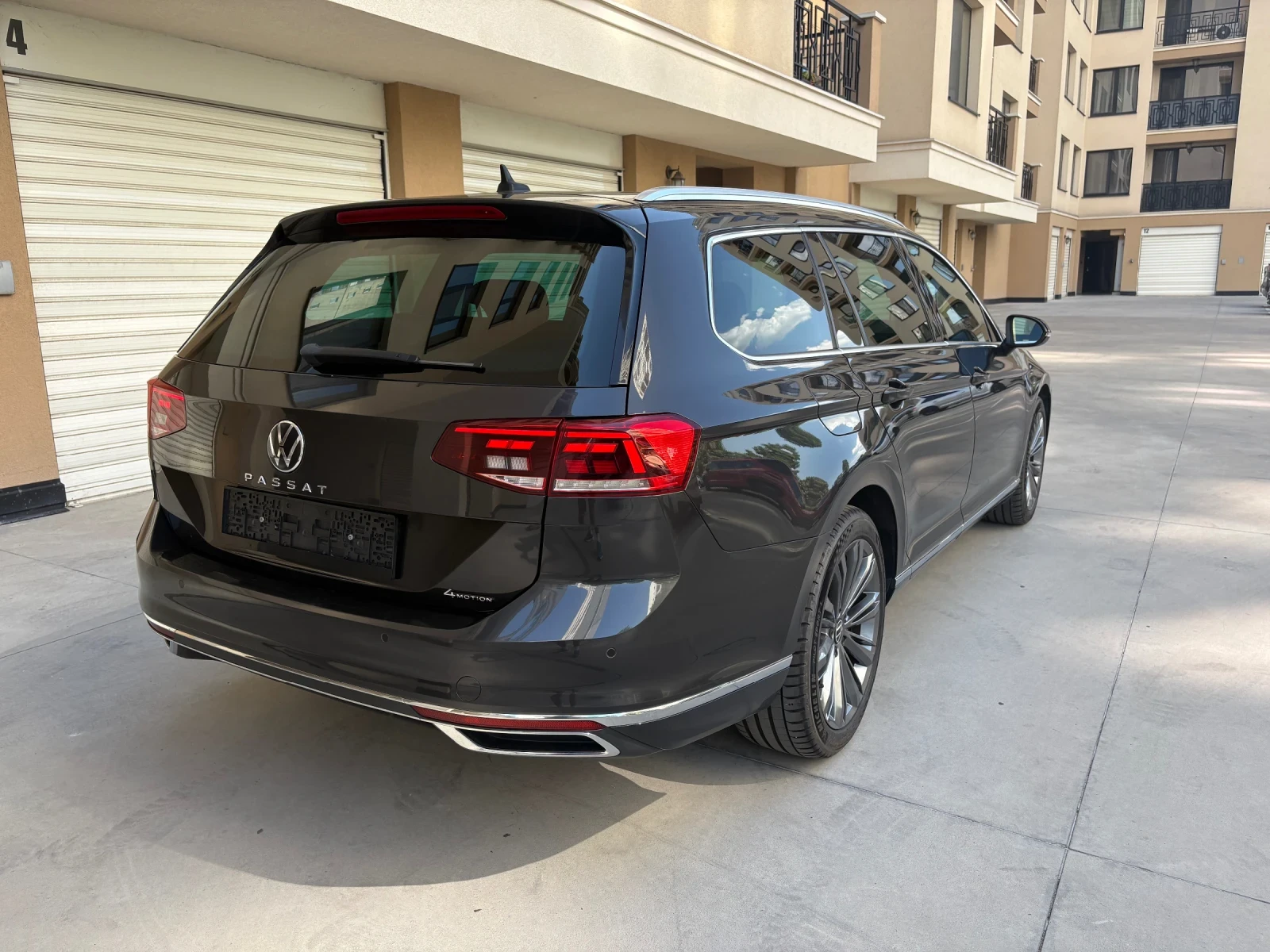 VW Passat Elegance, Digital, 4Motion, ACC, Сервизна История, снимка 4 - Автомобили и джипове - 55644376