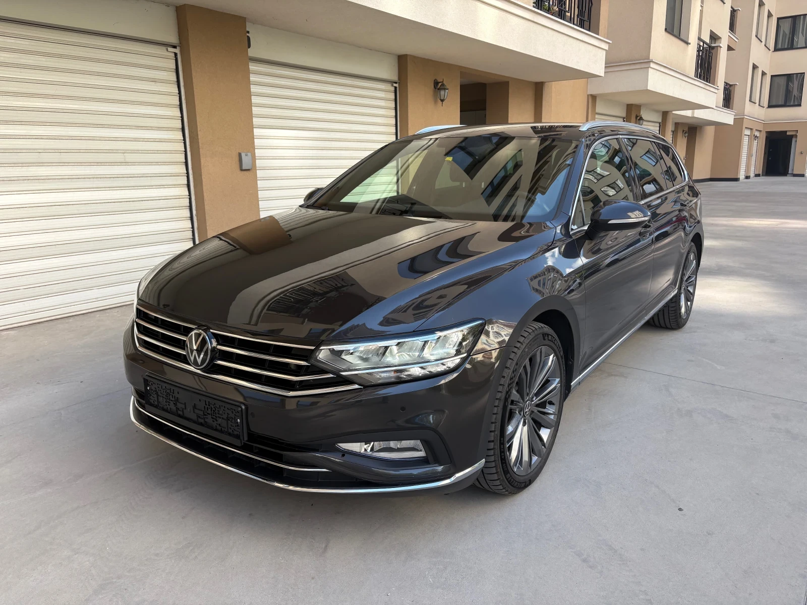 VW Passat Elegance, Digital, 4Motion, ACC, Сервизна История