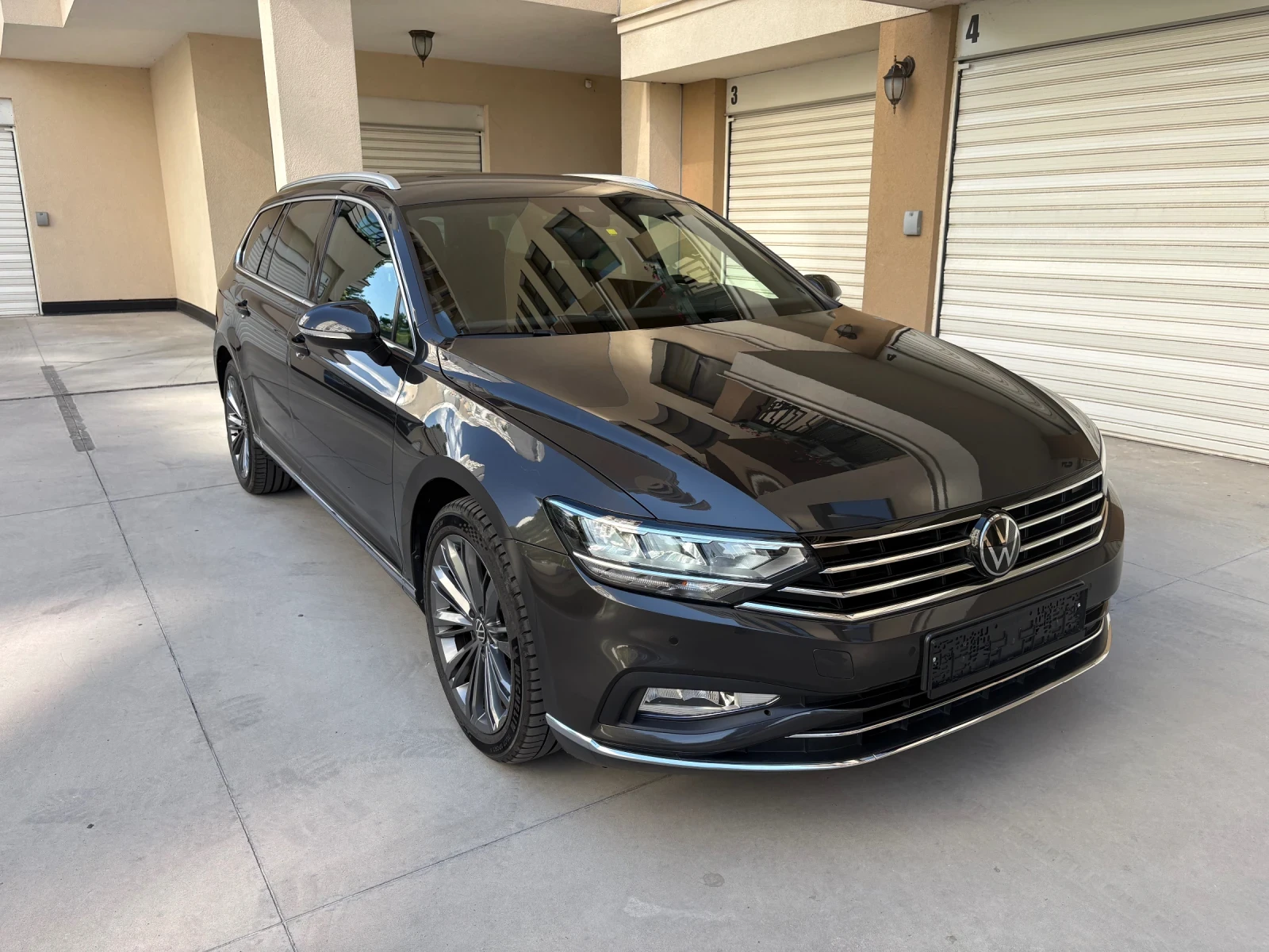 VW Passat Elegance, Digital, 4Motion, ACC, Сервизна История, снимка 2 - Автомобили и джипове - 55644376