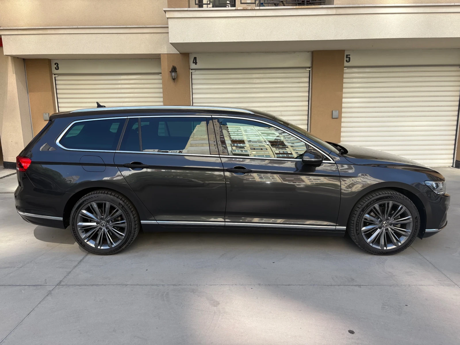 VW Passat Elegance, Digital, 4Motion, ACC, Сервизна История, снимка 8 - Автомобили и джипове - 55644376
