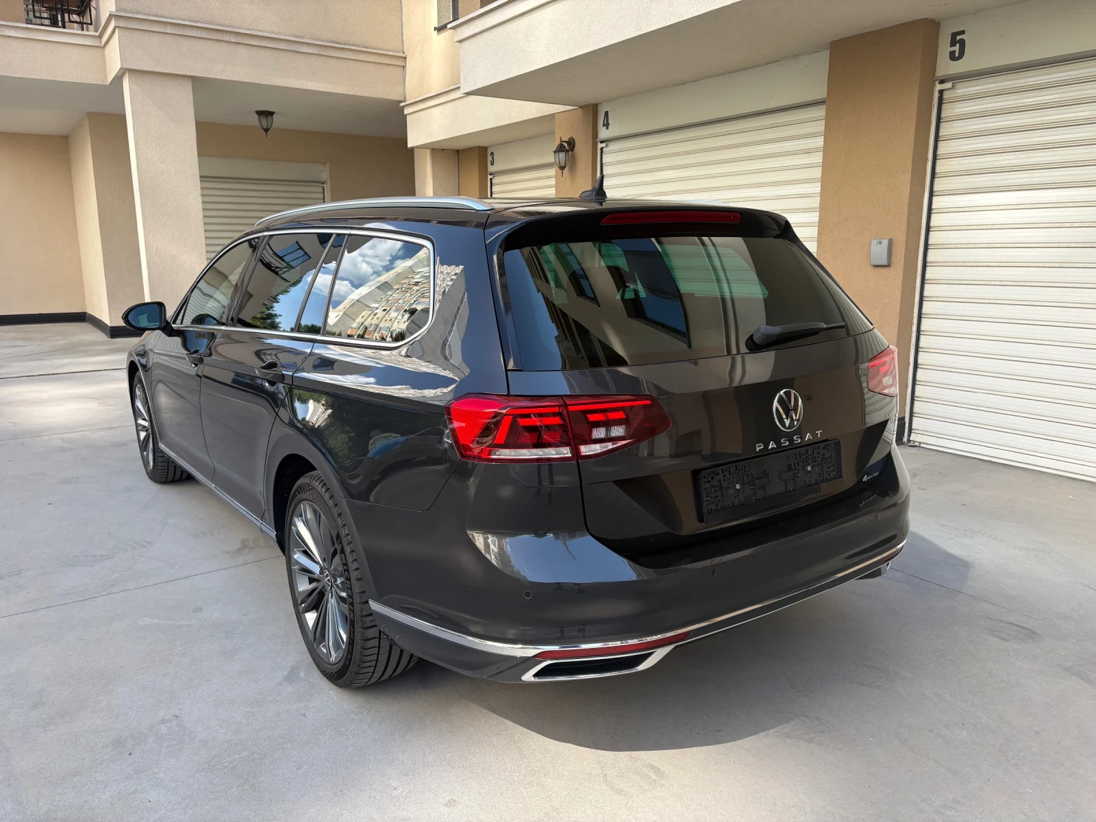 VW Passat Elegance, Digital, 4Motion, ACC, Сервизна История, снимка 3 - Автомобили и джипове - 55644376