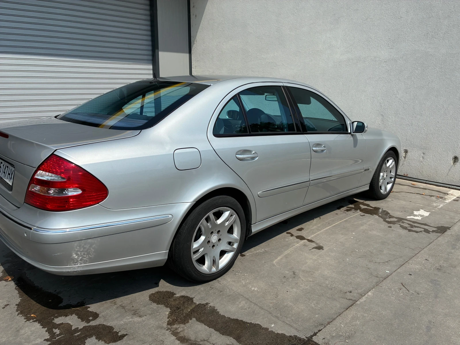 Mercedes-Benz E 320 На задно с пружини, снимка 3 - Автомобили и джипове - 55793375