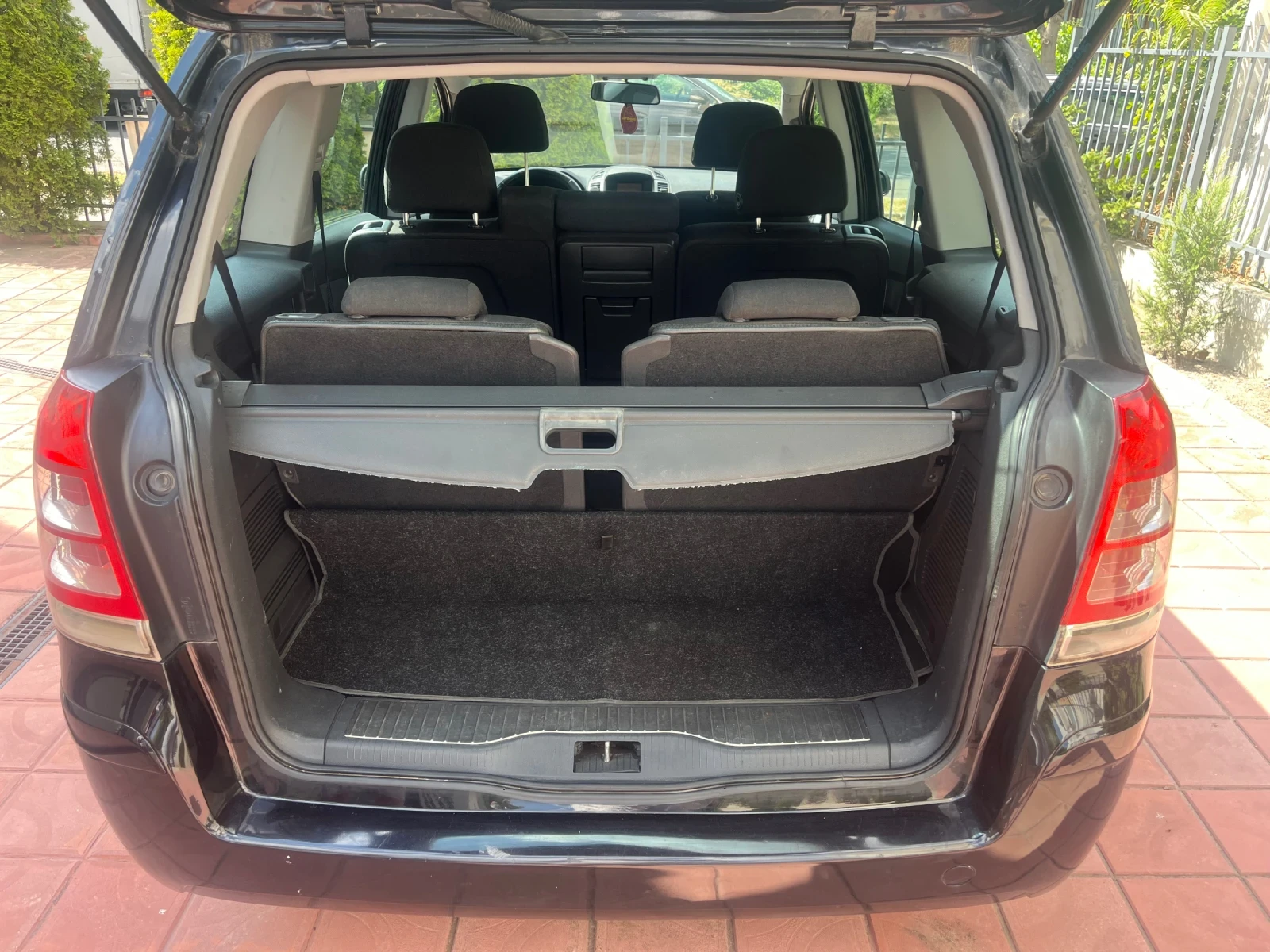 Opel Zafira 1.9 CDTI-100k.c-6 ck/7 бр Места-Вс Платено, снимка 16 - Автомобили и джипове - 55846531
