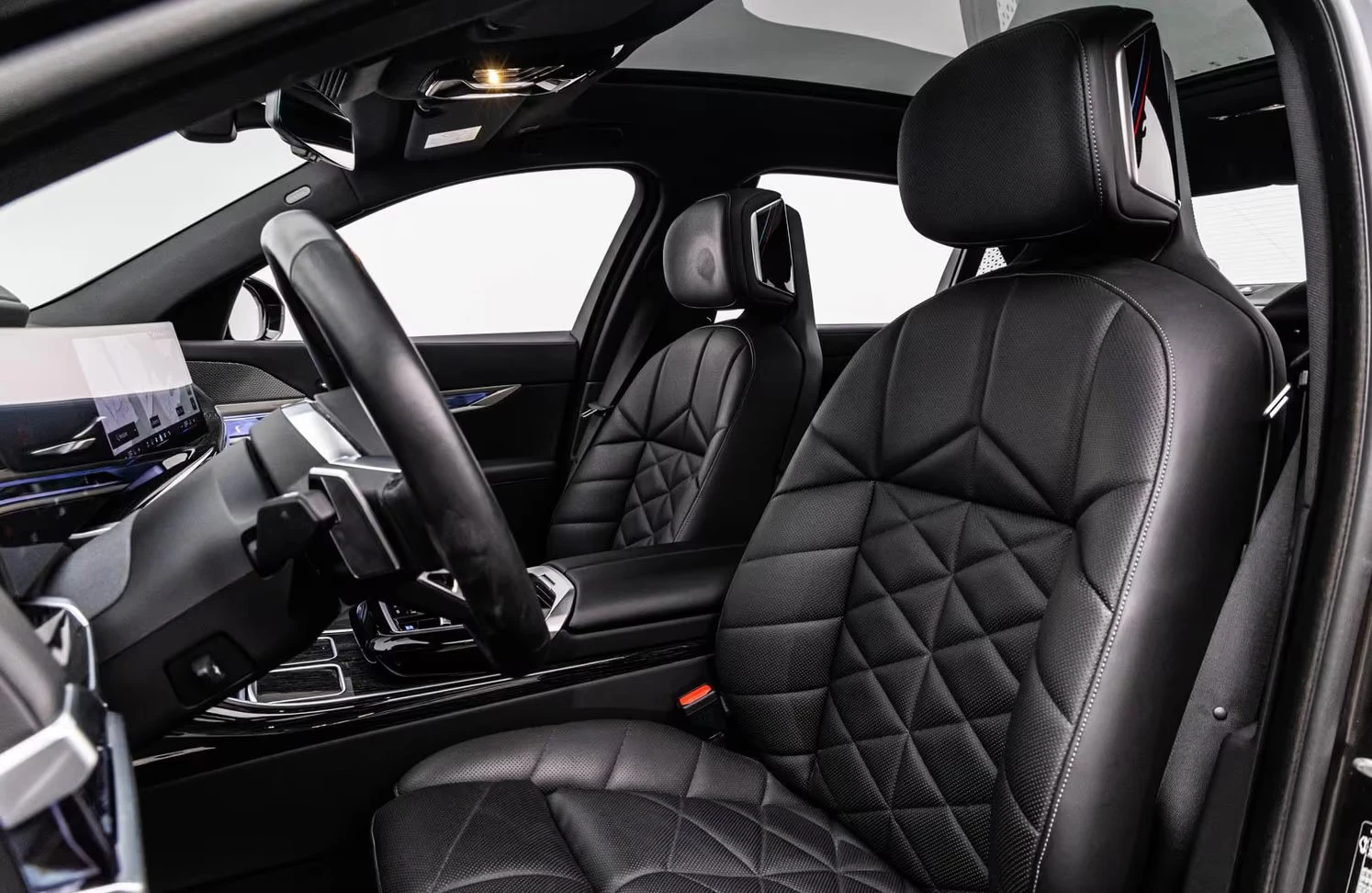 BMW i7 60/544HP/xDRIVE/B&W/M-SPORT/I-GLOW/360/SKY-LO/899z, снимка 12 - Автомобили и джипове - 56193585