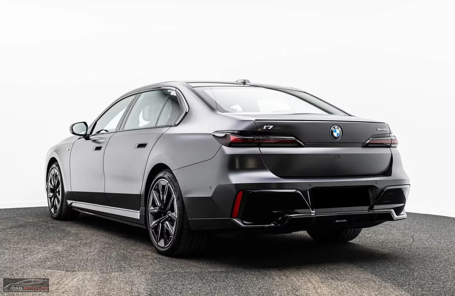 BMW i7 60/544HP/xDRIVE/B&W/M-SPORT/I-GLOW/360/SKY-LO/899z, снимка 4 - Автомобили и джипове - 56193585