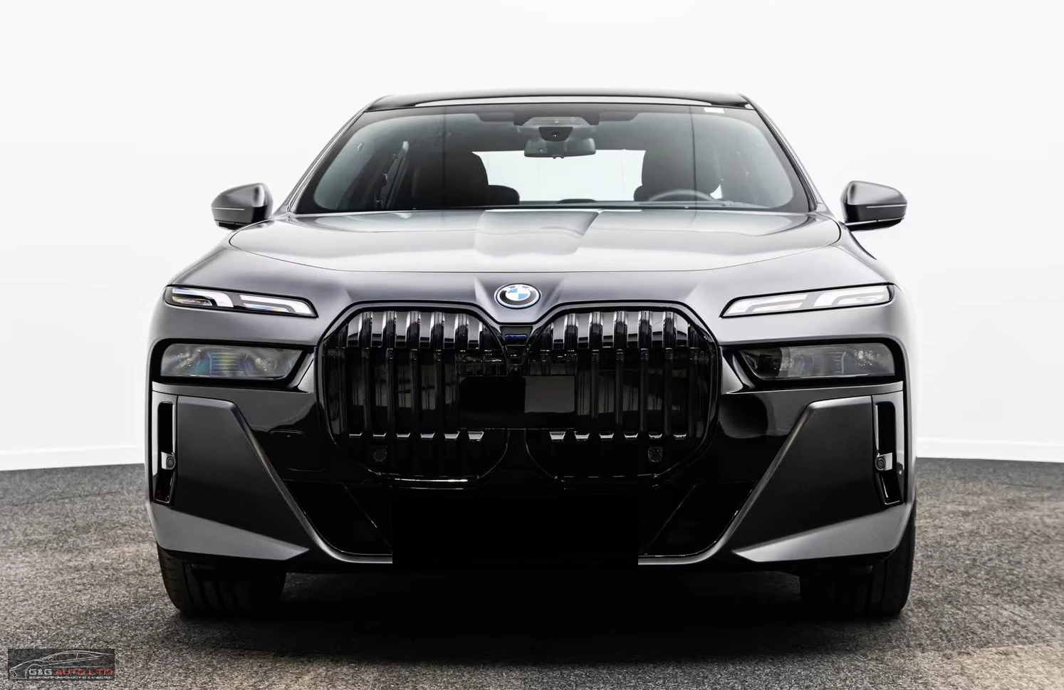 BMW i7 60/544HP/xDRIVE/B&W/M-SPORT/I-GLOW/360/SKY-LO/899z, снимка 2 - Автомобили и джипове - 56193585