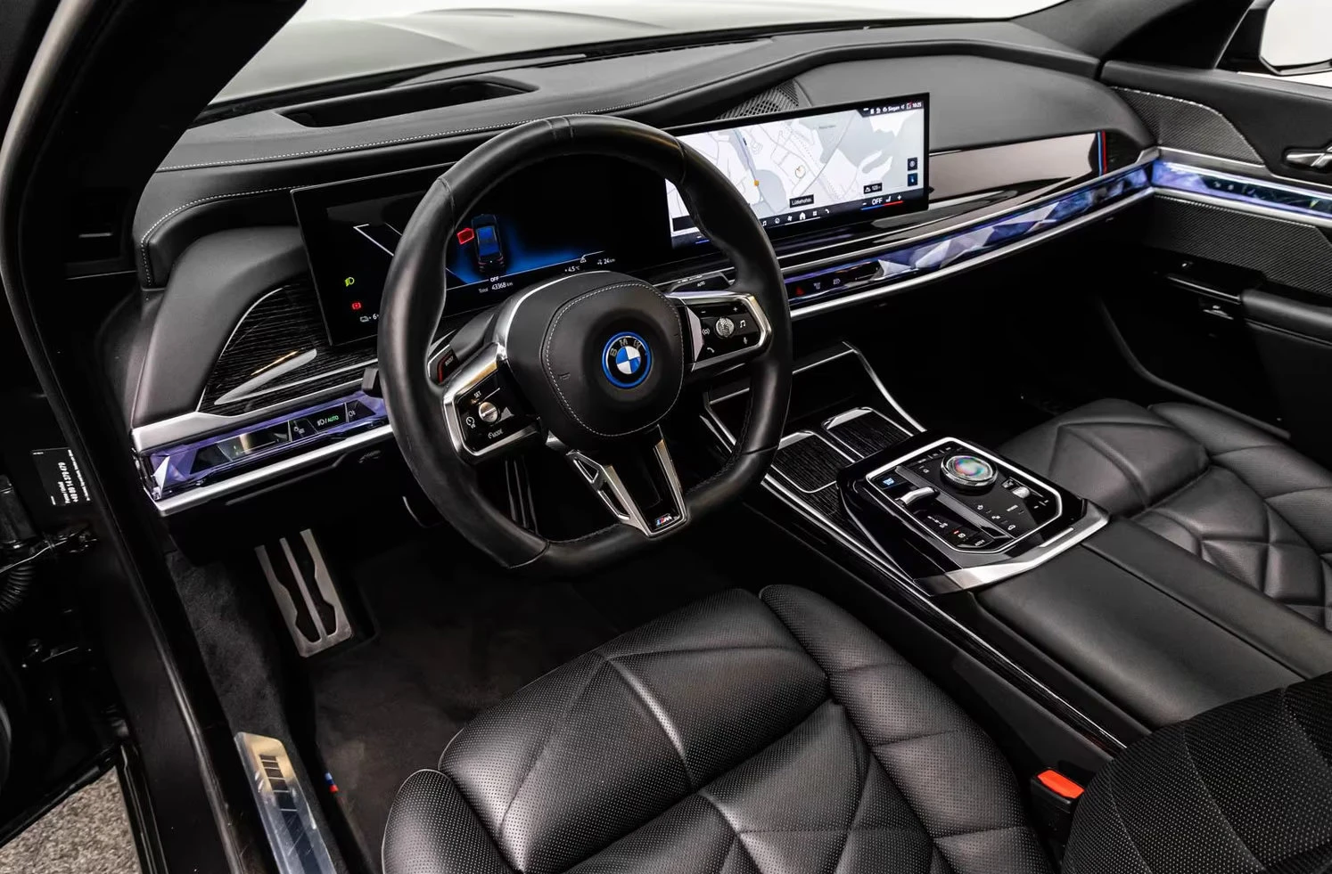 BMW i7 60/544HP/xDRIVE/B&W/M-SPORT/I-GLOW/360/SKY-LO/899z, снимка 10 - Автомобили и джипове - 56193585