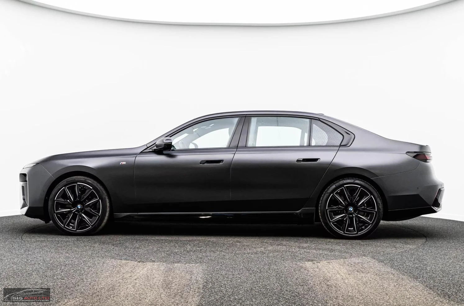 BMW i7 60/544HP/xDRIVE/B&W/M-SPORT/I-GLOW/360/SKY-LO/899z, снимка 3 - Автомобили и джипове - 56193585