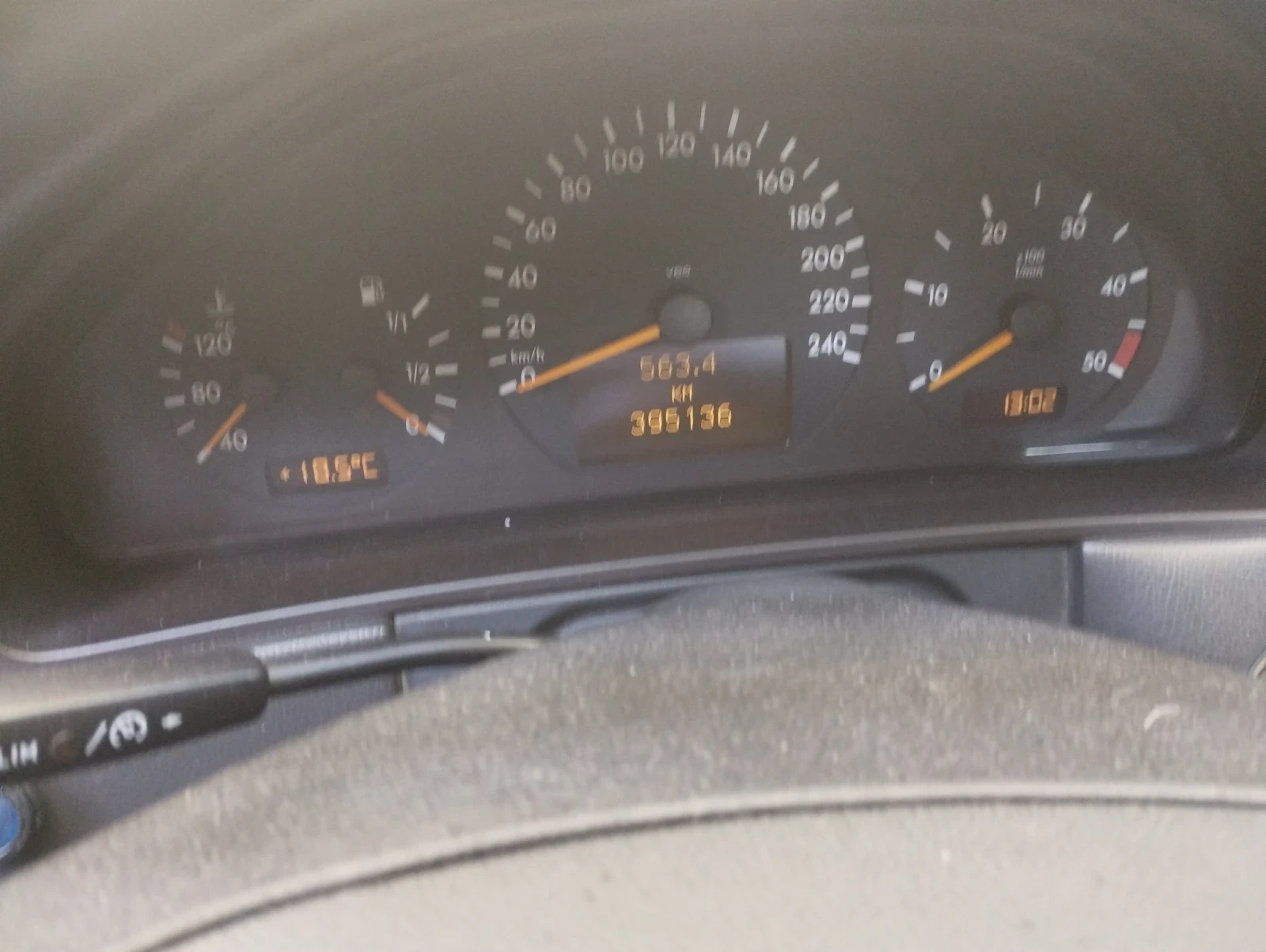 Mercedes-Benz E 220, снимка 5 - Автомобили и джипове - 56310596