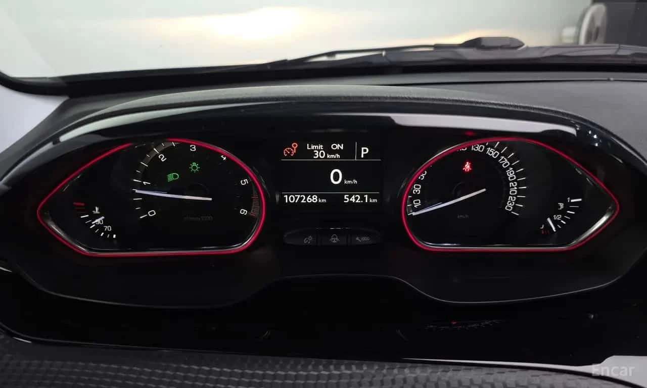 Peugeot 2008 * 1.5 BlueHDi GT Line/ФИНАНСИРАНЕ, снимка 8 - Автомобили и джипове - 56332051