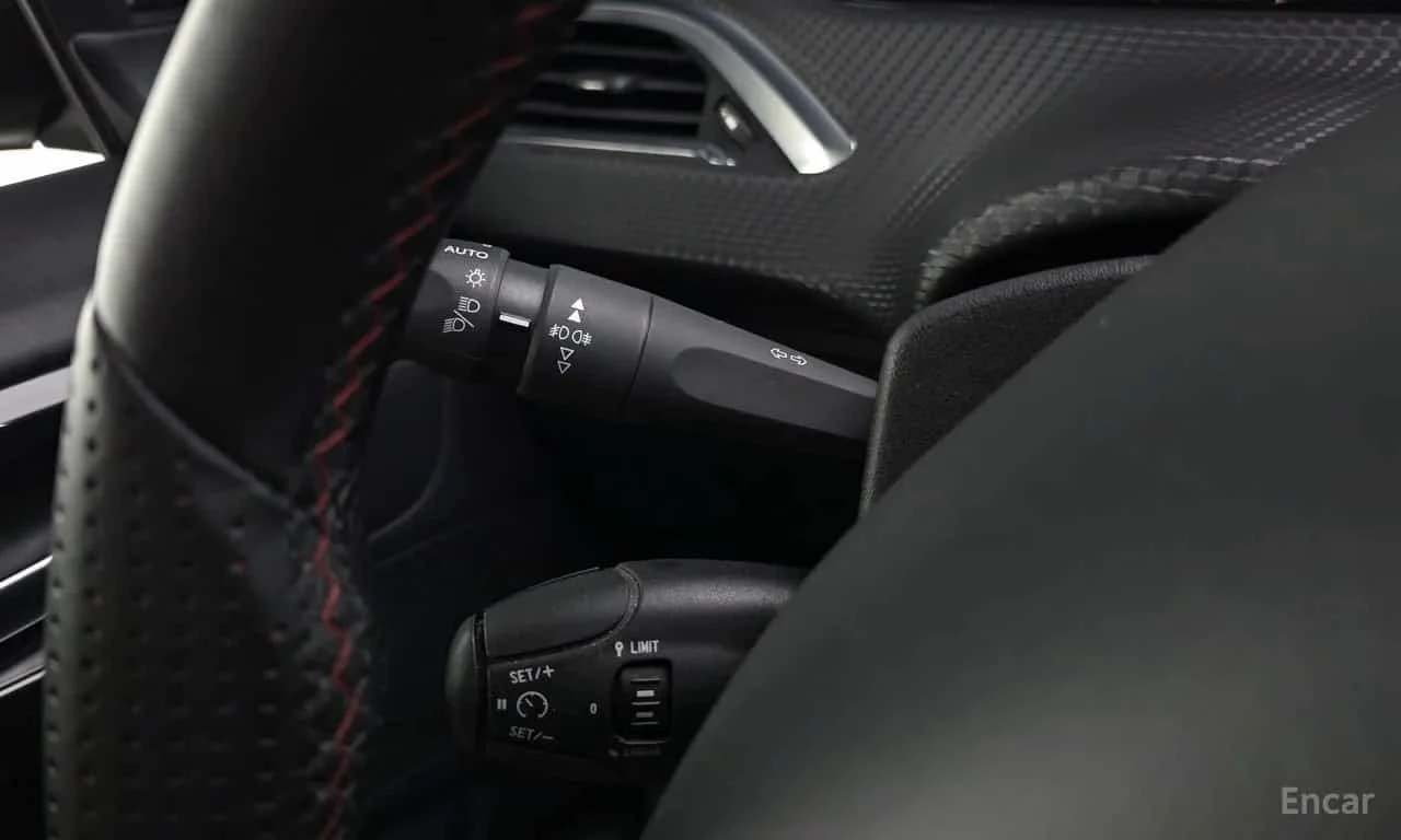 Peugeot 2008 * 1.5 BlueHDi GT Line/ФИНАНСИРАНЕ, снимка 17 - Автомобили и джипове - 56332051
