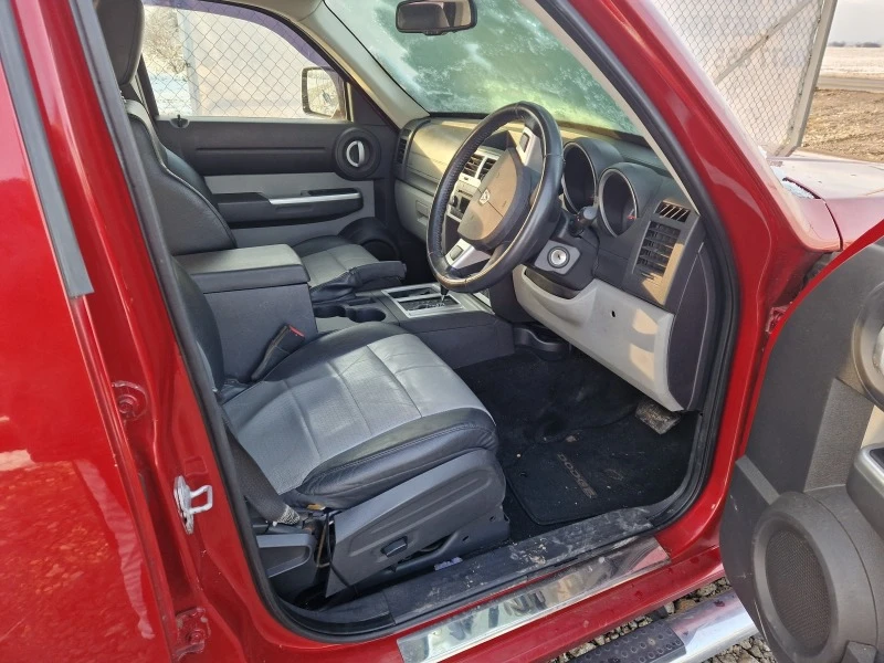 Dodge Nitro 3.7 v6 SXT, снимка 11 - Автомобили и джипове - 39003454