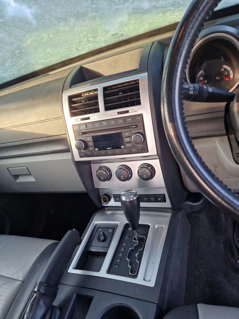 Dodge Nitro 3.7 v6 SXT, снимка 15 - Автомобили и джипове - 39003454