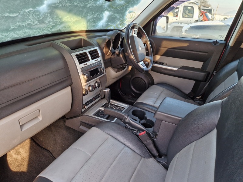 Dodge Nitro 3.7 v6 SXT, снимка 14 - Автомобили и джипове - 39003454