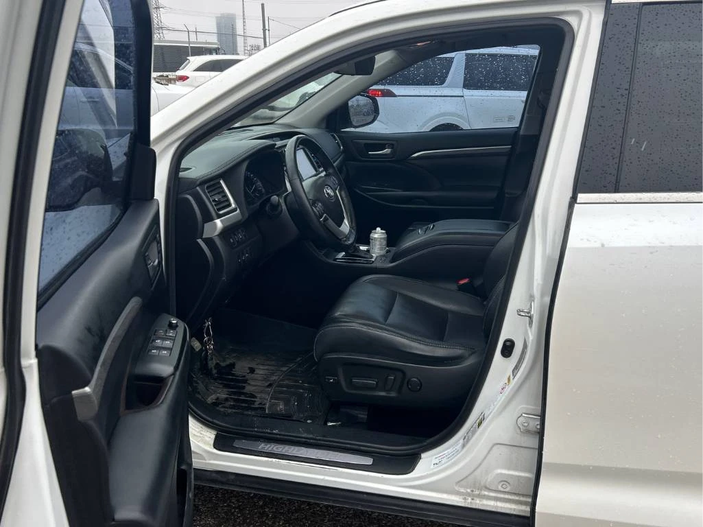 Toyota Highlander Limited * CARFAX* МЪРТВА ТОЧКА * ОБДУХ * 360, снимка 6 - Автомобили и джипове - 54094388