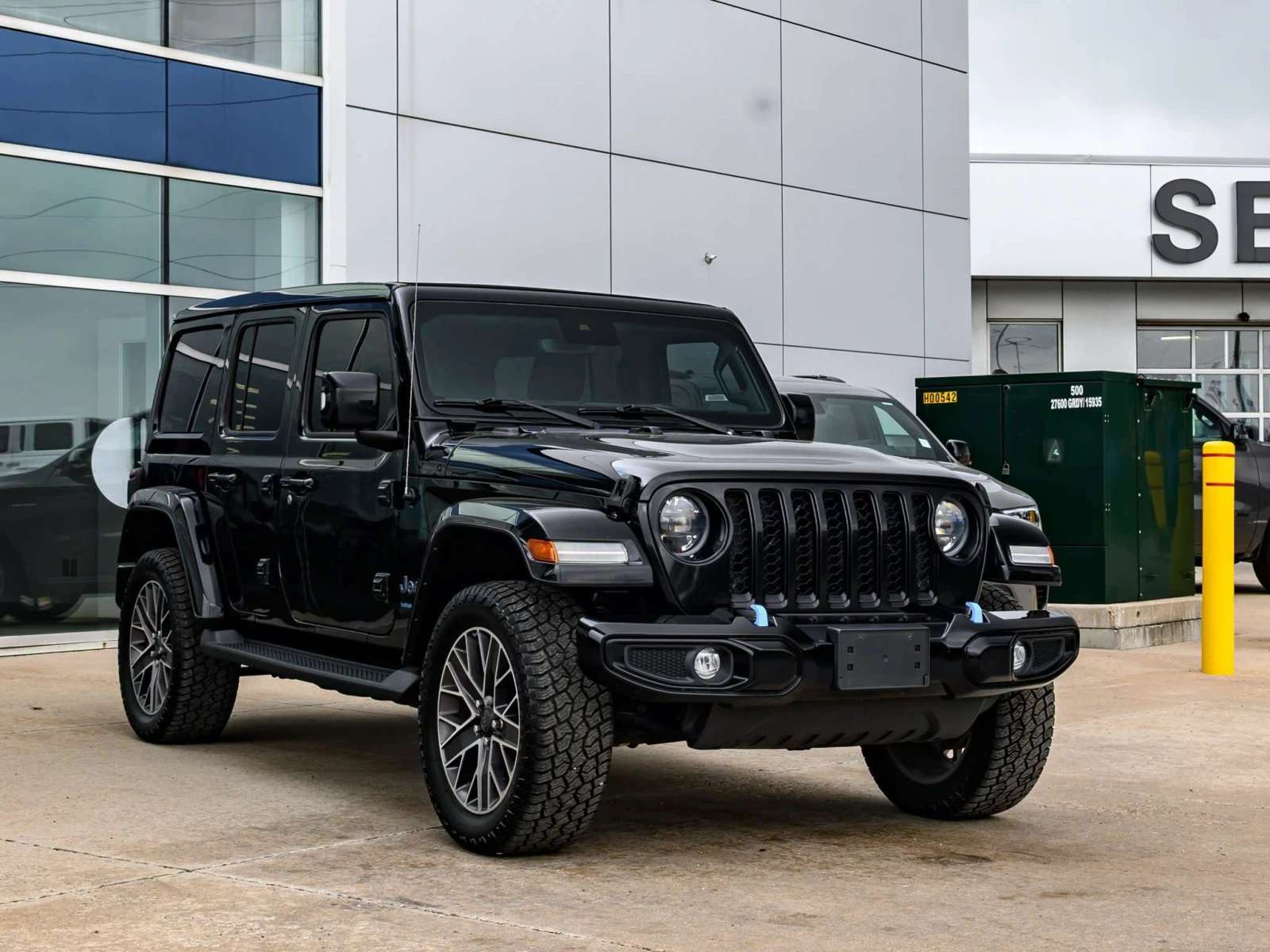 Jeep Wrangler * High Altitude | SKY TOP | TOW PKG | SAFETY | * C, снимка 12 - Автомобили и джипове - 56084974