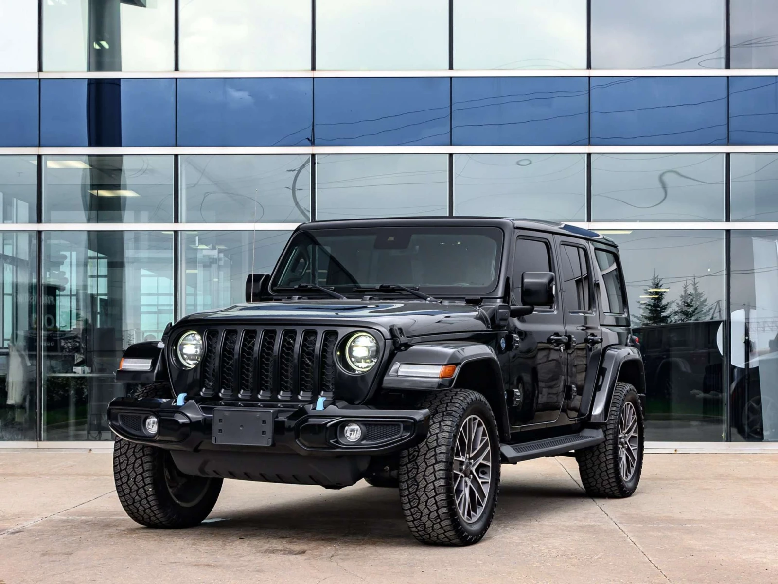 Jeep Wrangler * High Altitude | SKY TOP | TOW PKG | SAFETY | * C, снимка 2 - Автомобили и джипове - 56084974