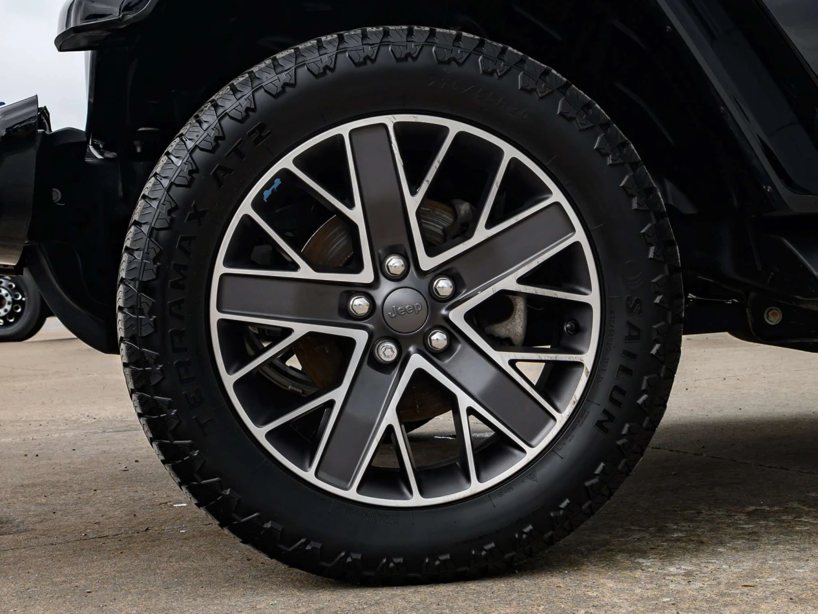 Jeep Wrangler * High Altitude | SKY TOP | TOW PKG | SAFETY | * C, снимка 15 - Автомобили и джипове - 56084974