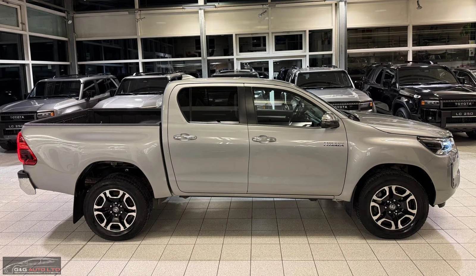 Toyota Hilux DOUBLE-CAB/204HP/EXECUTIVE/CAM/LED/NAVI/CPLAY/682q, снимка 7 - Автомобили и джипове - 56085246