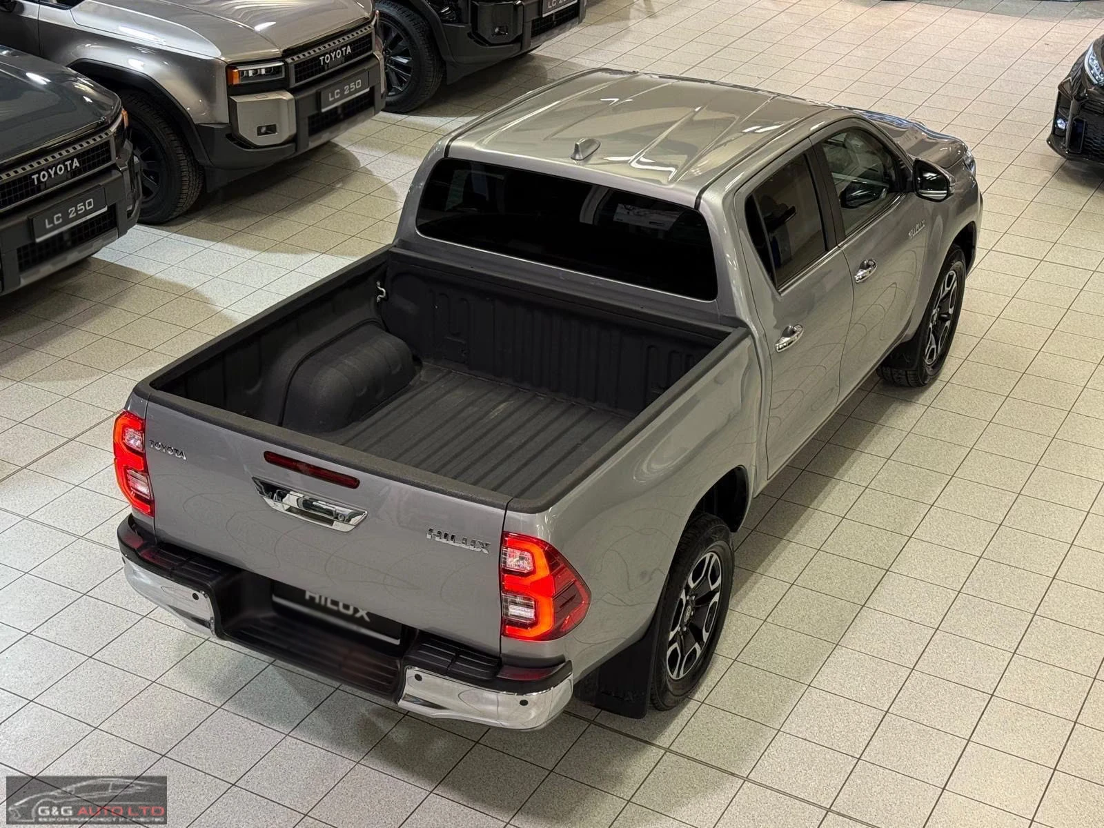 Toyota Hilux DOUBLE-CAB/204HP/EXECUTIVE/CAM/LED/NAVI/CPLAY/682q, снимка 8 - Автомобили и джипове - 56085246