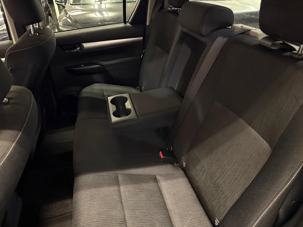 Toyota Hilux DOUBLE-CAB/204HP/EXECUTIVE/CAM/LED/NAVI/CPLAY/682q, снимка 16 - Автомобили и джипове - 56085246