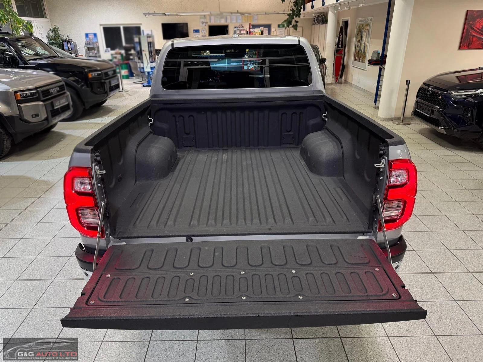 Toyota Hilux DOUBLE-CAB/204HP/EXECUTIVE/CAM/LED/NAVI/CPLAY/682q, снимка 9 - Автомобили и джипове - 56085246