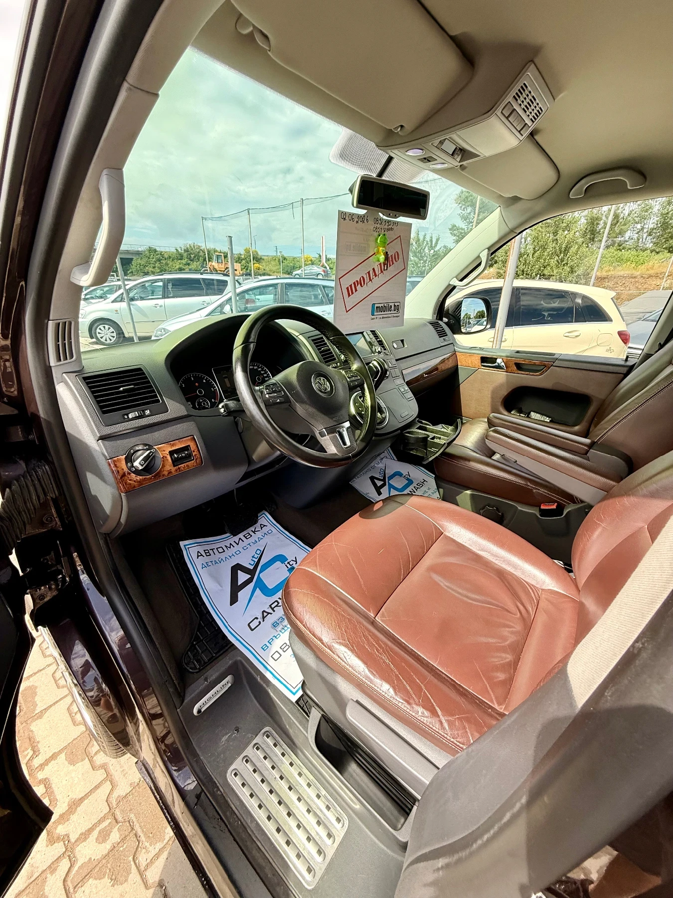VW Multivan 2.0* Топ* Кожа* Нави* Автомат* Обслужен* , снимка 15 - Бусове и автобуси - 54794572