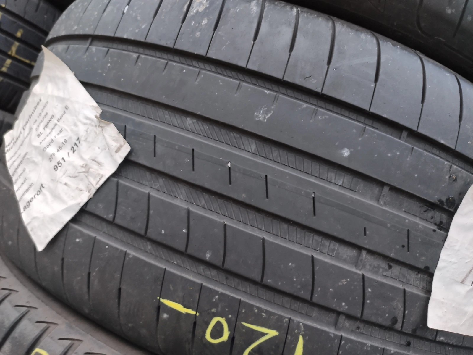 Гуми Летни 275/40R18