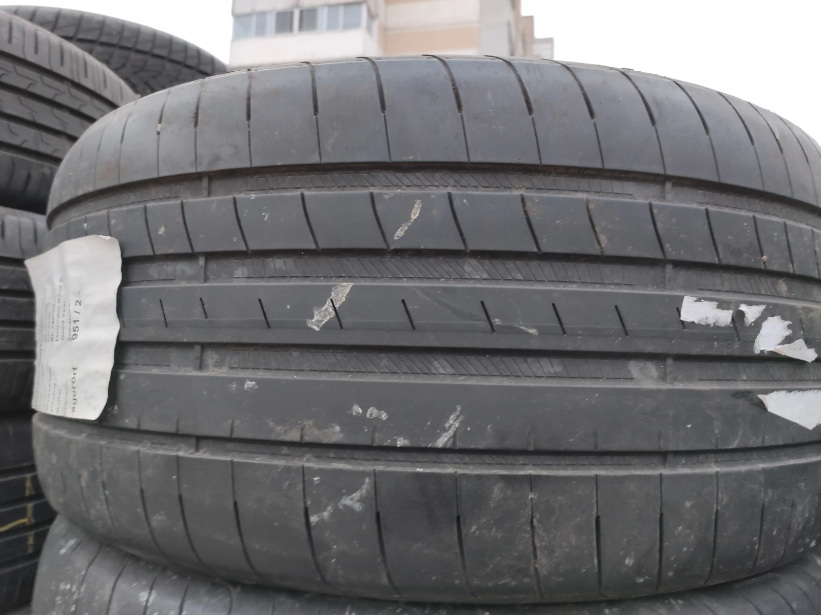 Гуми Летни 275/40R18, снимка 3 - Гуми и джанти - 54731294