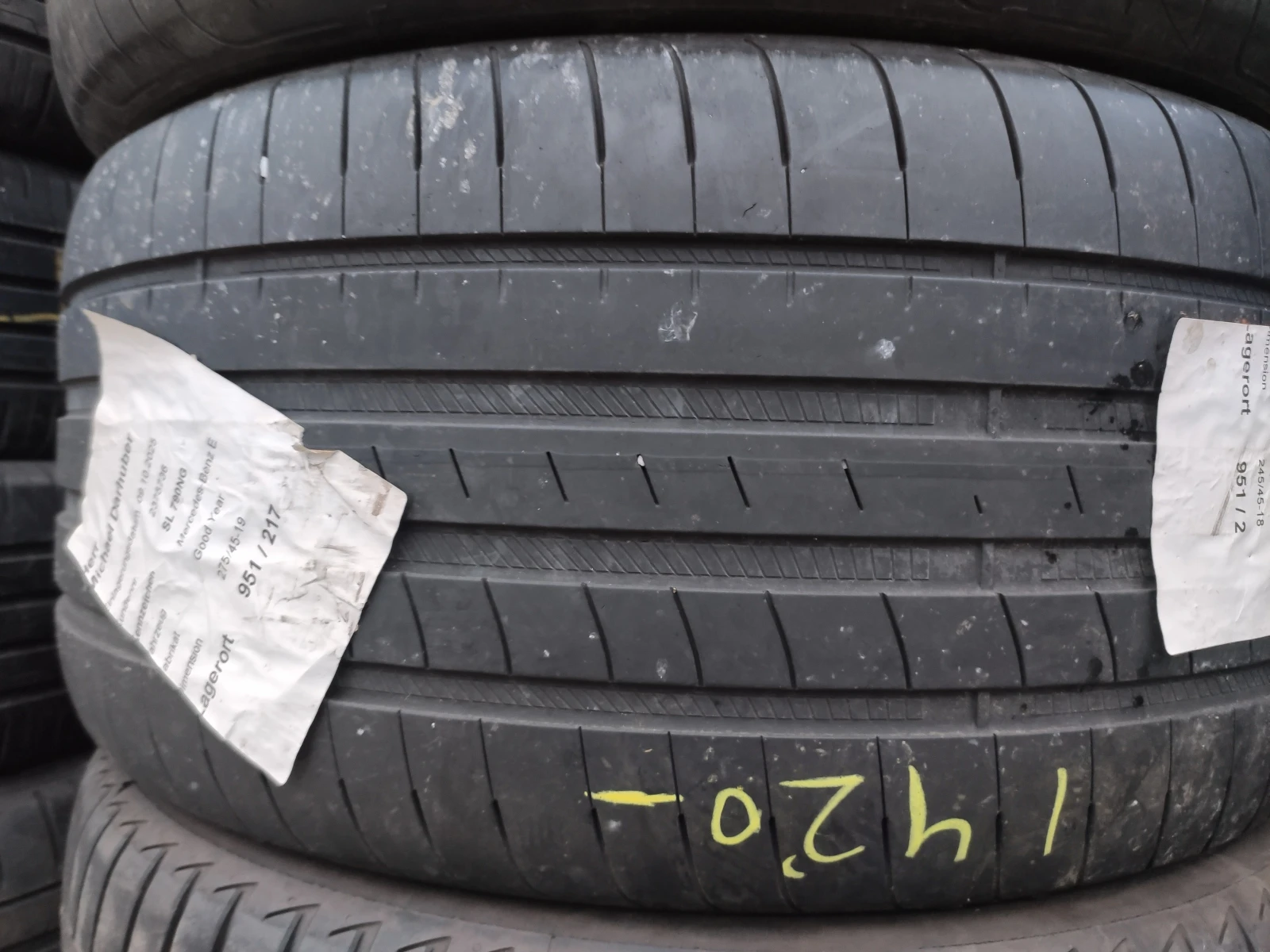 Гуми Летни 275/40R18, снимка 4 - Гуми и джанти - 54731294