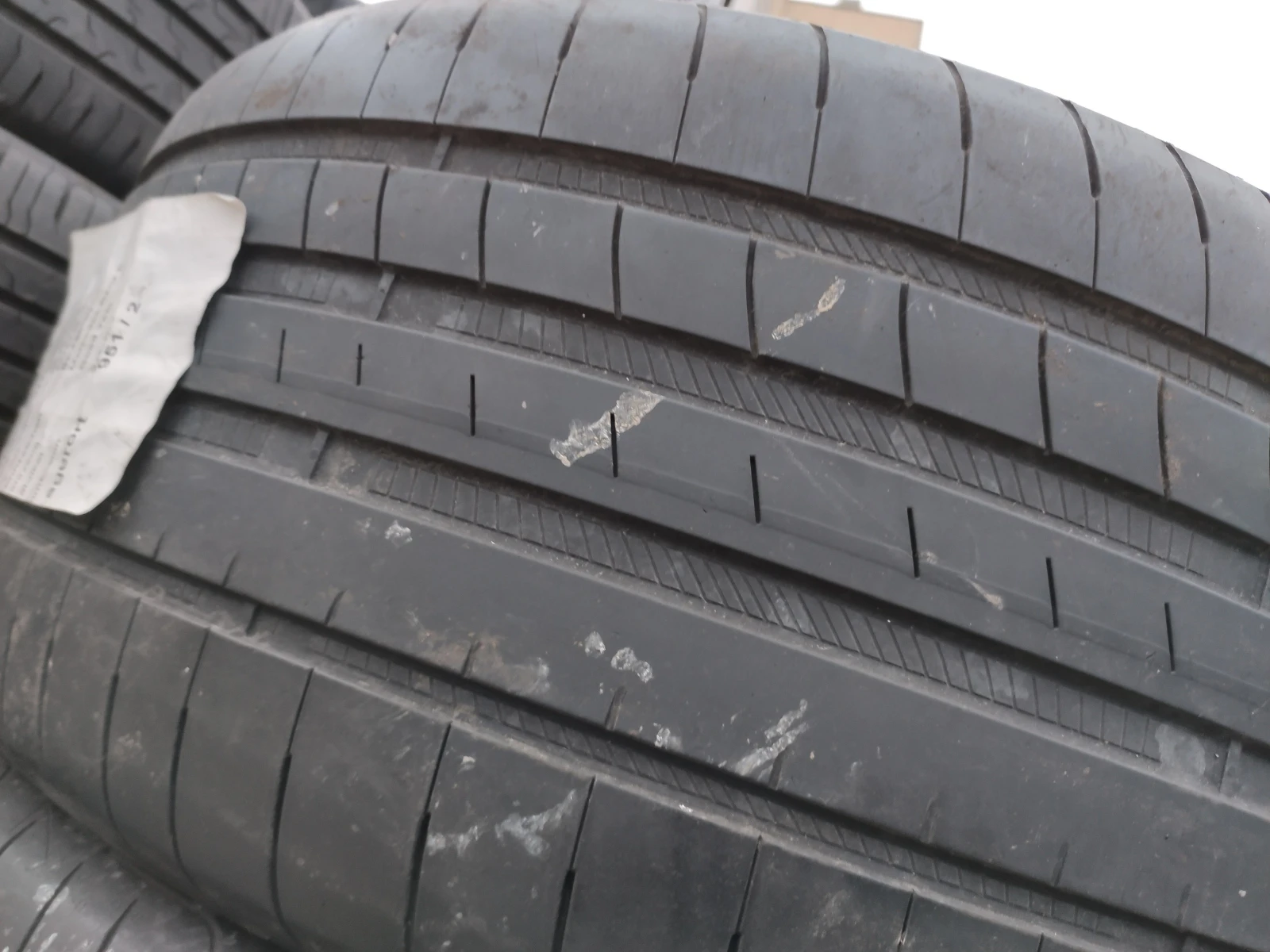 Гуми Летни 275/40R18, снимка 2 - Гуми и джанти - 54731294