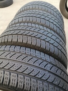 Гуми Зимни 215/65R16, снимка 3 - Гуми и джанти - 38357621