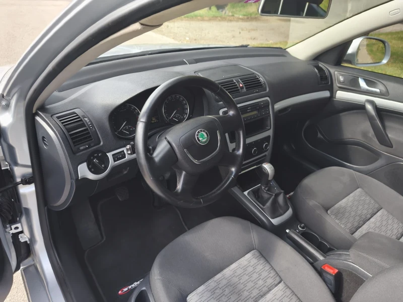Skoda Octavia 1.6TDI 4x4 swiss, снимка 8 - Автомобили и джипове - 52692564