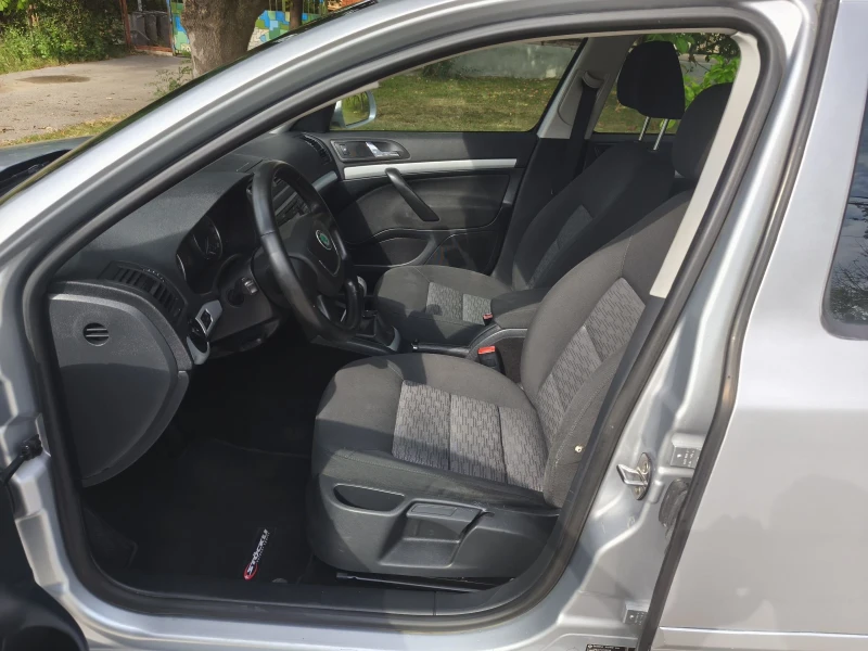 Skoda Octavia 1.6TDI 4x4 swiss, снимка 5 - Автомобили и джипове - 52692564