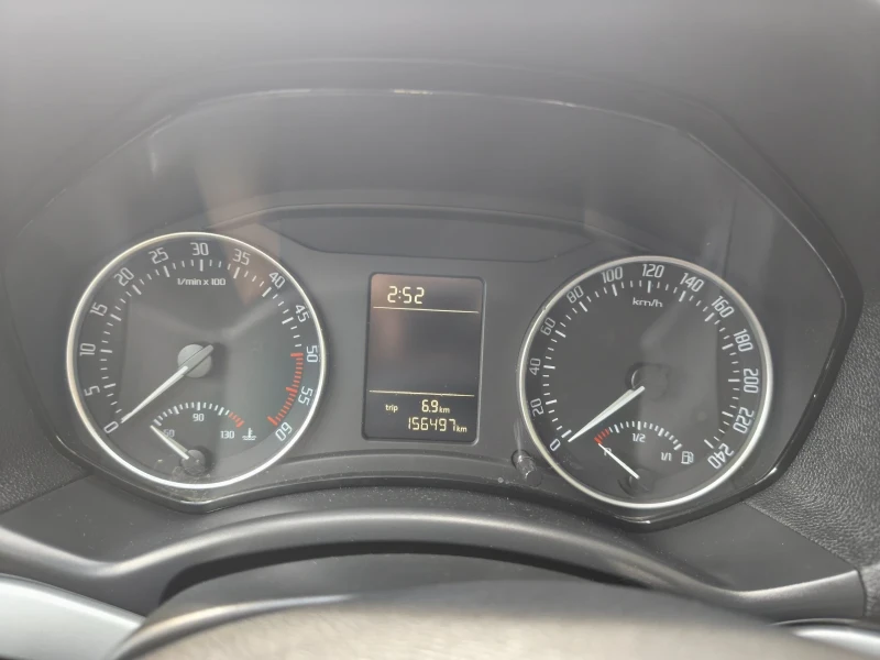 Skoda Octavia 1.6TDI 4x4 swiss, снимка 9 - Автомобили и джипове - 52692564