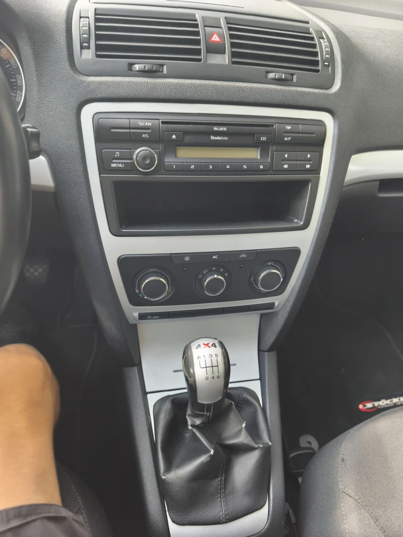 Skoda Octavia 1.6TDI 4x4 swiss, снимка 10 - Автомобили и джипове - 52692564