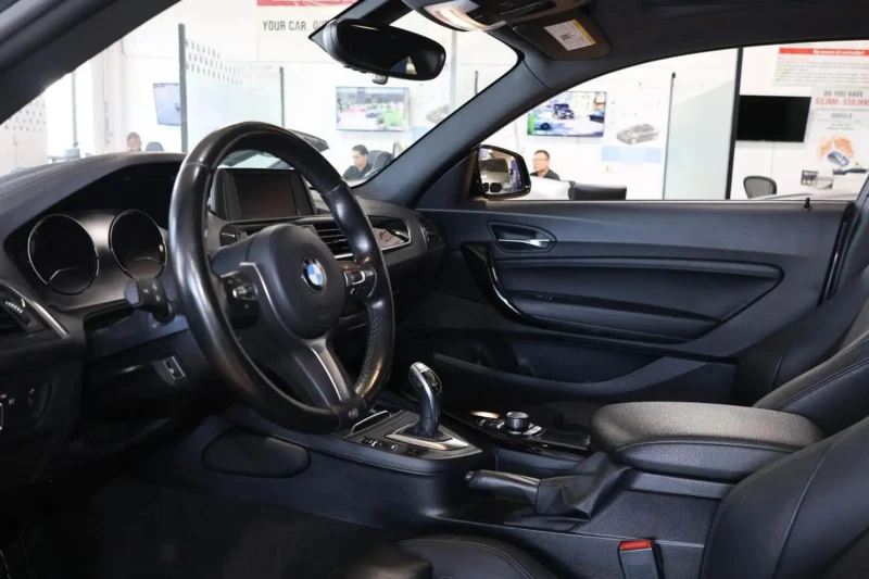 BMW 240 X-drive* M-pack* Дигитално табло* Памет* Подгрев, снимка 8 - Автомобили и джипове - 52317835