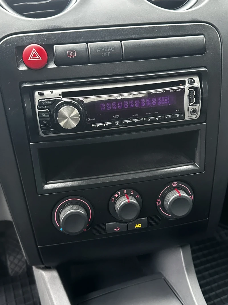 Seat Ibiza 1.4i / КЛИМА, снимка 8 - Автомобили и джипове - 52926506