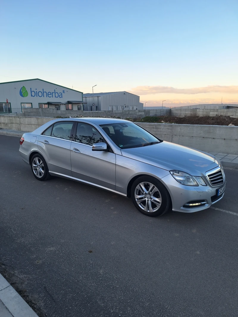 Mercedes-Benz E 220 2.2 CDI Avantgarde 7G , снимка 4 - Автомобили и джипове - 52944764